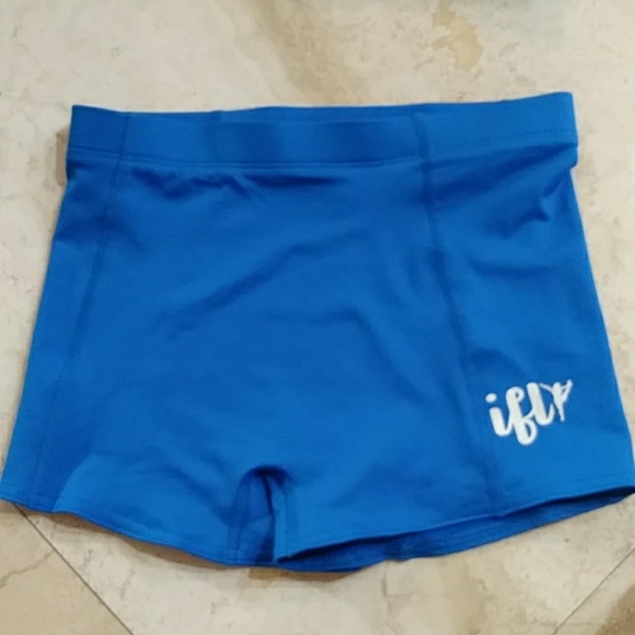 Cheerleading Workout Gymnastics Flyer Bra & Shorts - Picture 3 of 5